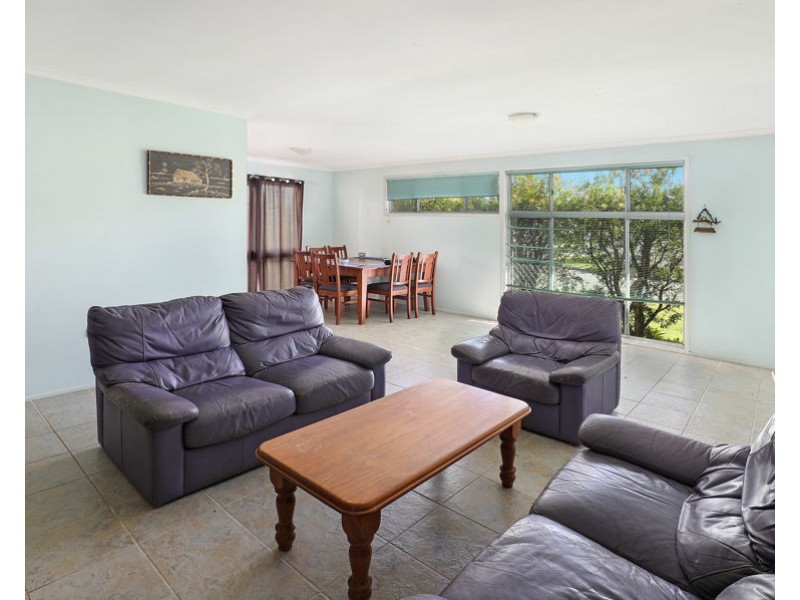 60 Saleng Cres, Warana QLD 4575