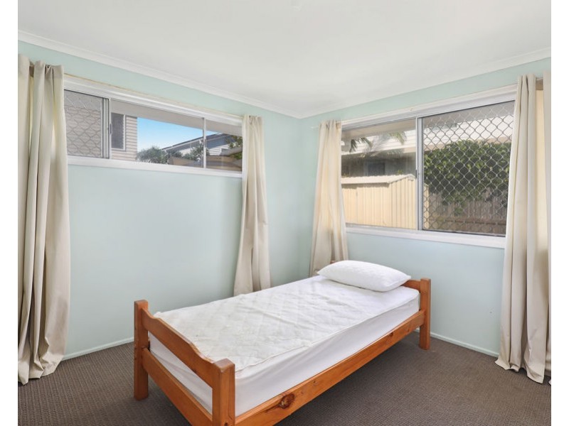 60 Saleng Cres, Warana QLD 4575