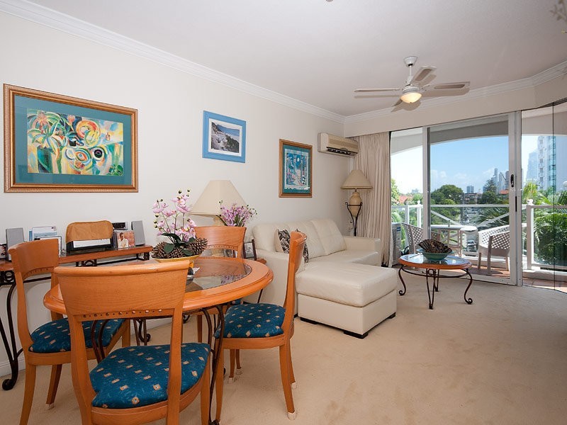 24 Queensland Ave, Broadbeach QLD 4218