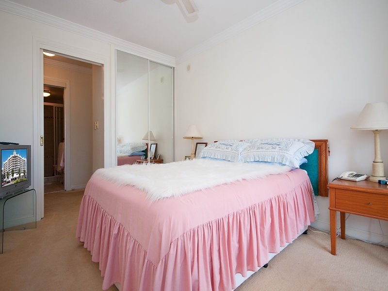 24 Queensland Ave, Broadbeach QLD 4218