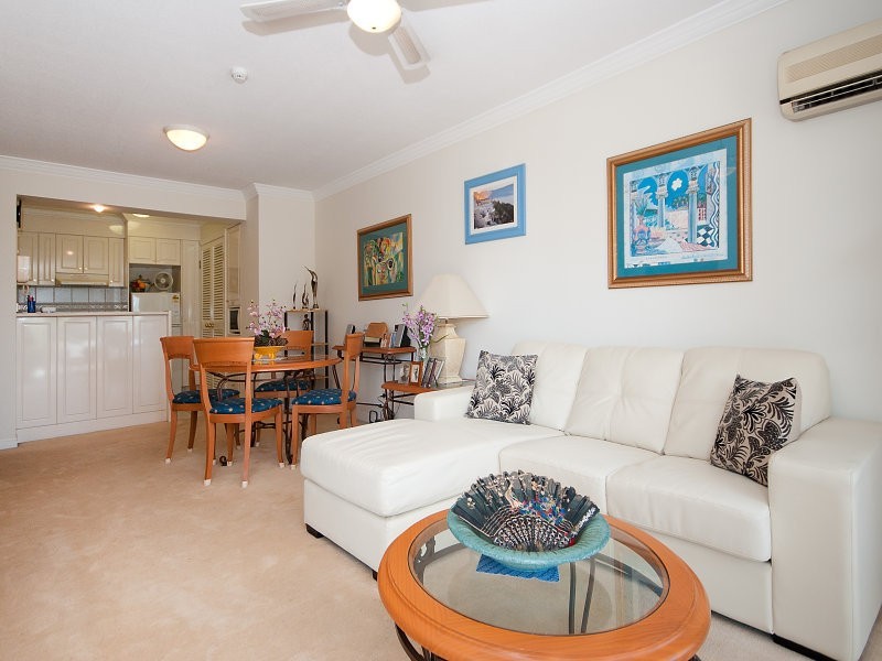 24 Queensland Ave, Broadbeach QLD 4218