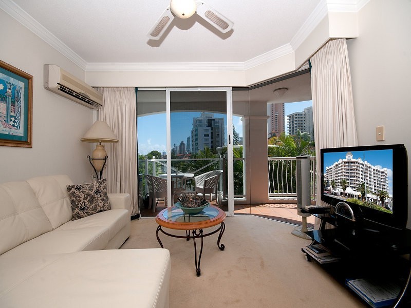 24 Queensland Ave, Broadbeach QLD 4218