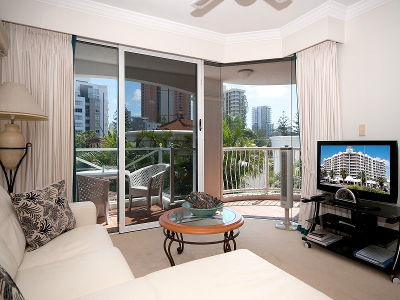 24 Queensland Ave, Broadbeach QLD 4218