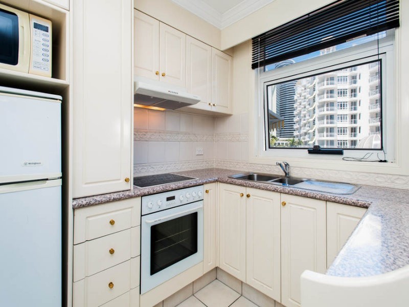 24 Queensland Ave, Broadbeach QLD 4218