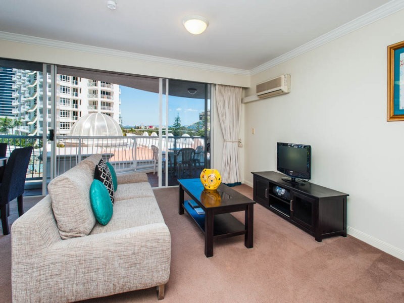 24 Queensland Ave, Broadbeach QLD 4218