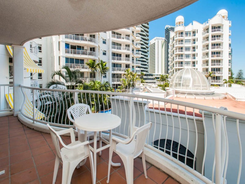 24 Queensland Ave, Broadbeach QLD 4218