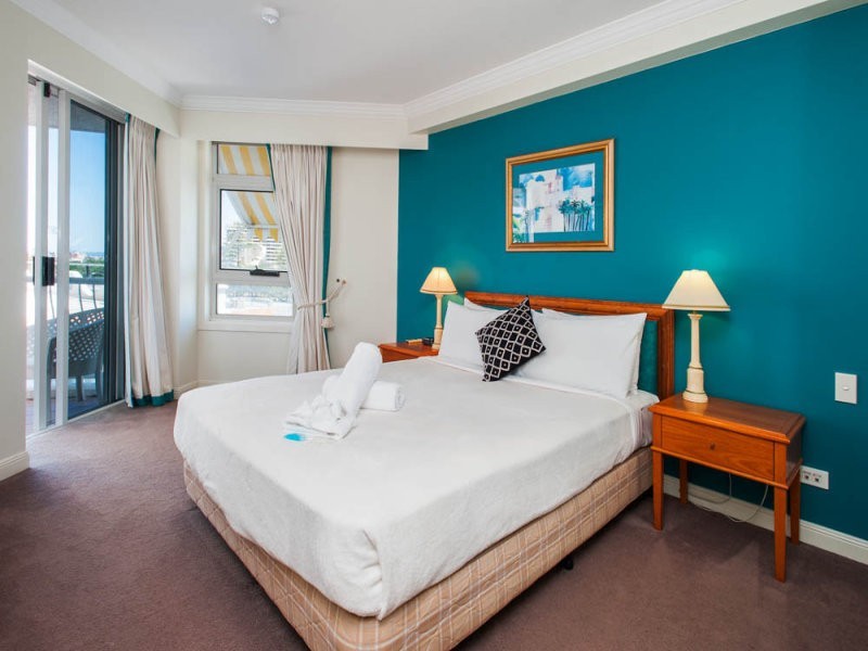 24 Queensland Ave, Broadbeach QLD 4218