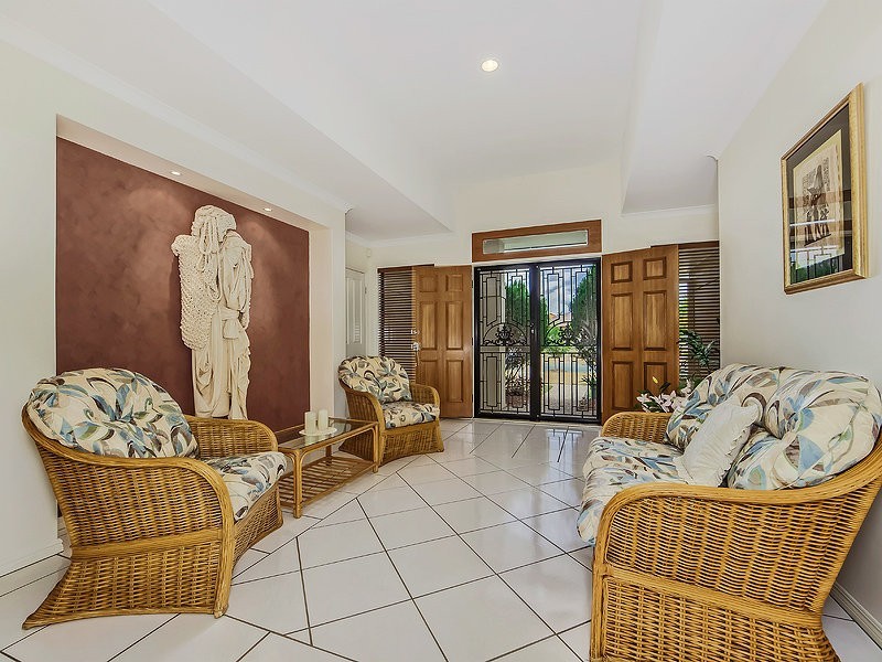 19 Rebholz Dr, Benowa QLD 4217