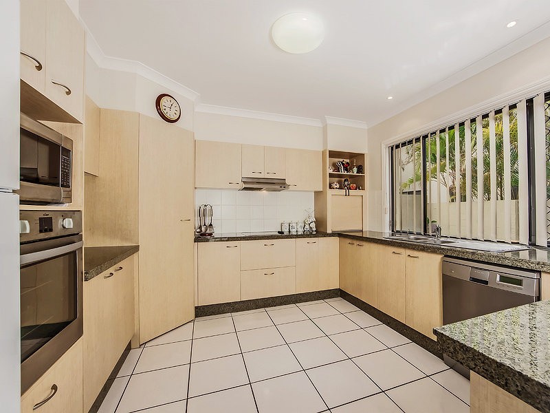 19 Rebholz Dr, Benowa QLD 4217