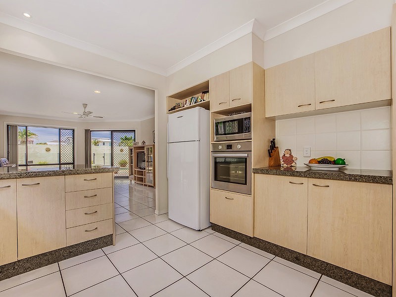 19 Rebholz Dr, Benowa QLD 4217