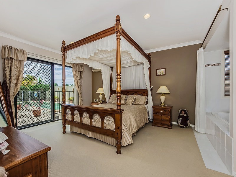 19 Rebholz Dr, Benowa QLD 4217