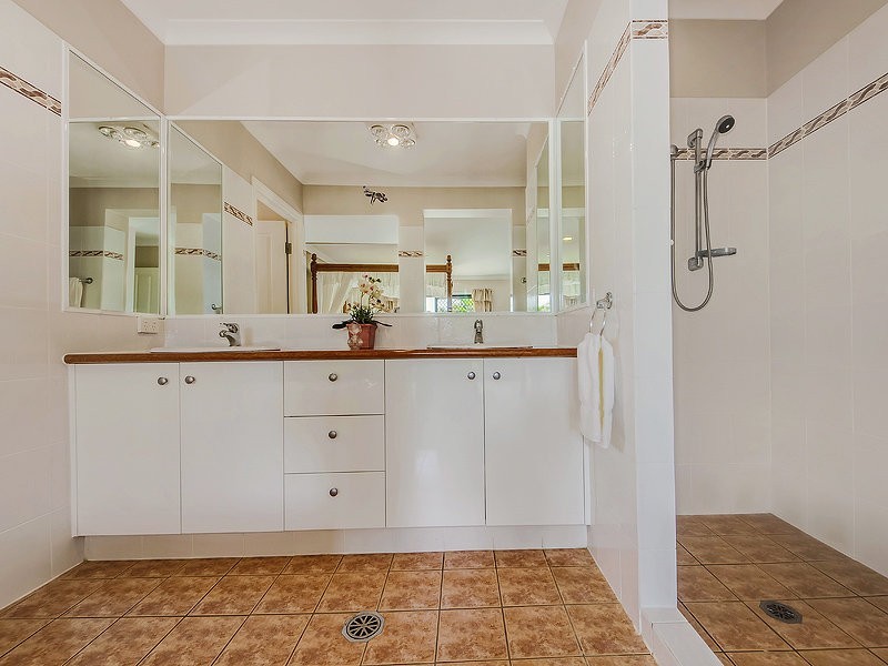 19 Rebholz Dr, Benowa QLD 4217