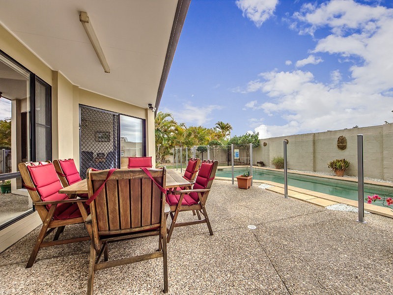 19 Rebholz Dr, Benowa Waters QLD 4217