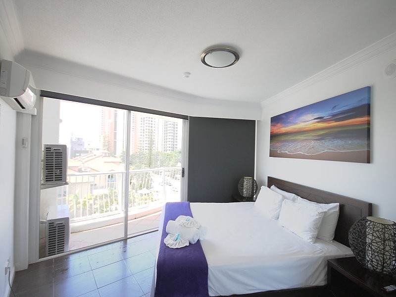 24 Queensland Ave, Broadbeach QLD 4218