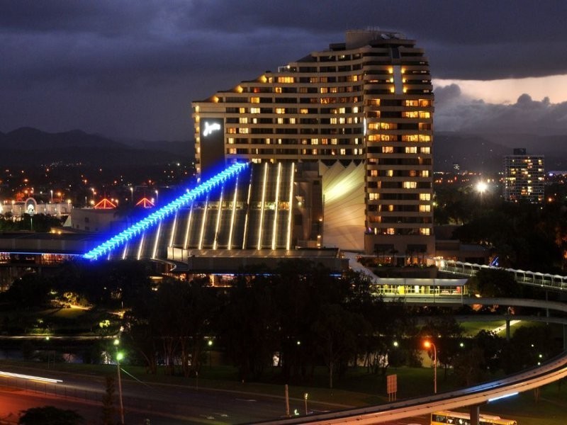 14 Palmetto, Broadbeach Waters QLD 4218