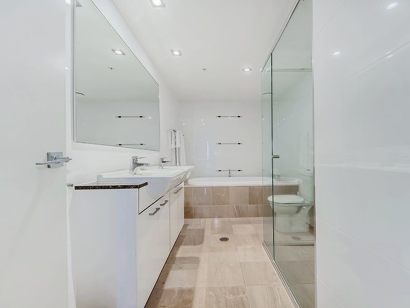 22 Surf Pde, Broadbeach QLD 4218