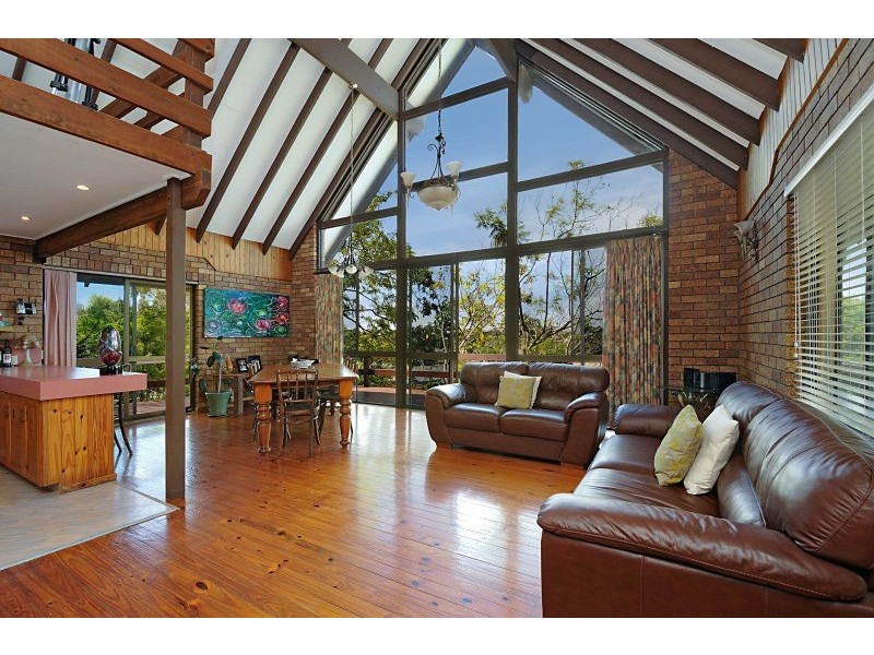 17 Warrawee Av, Ashmore QLD 4214