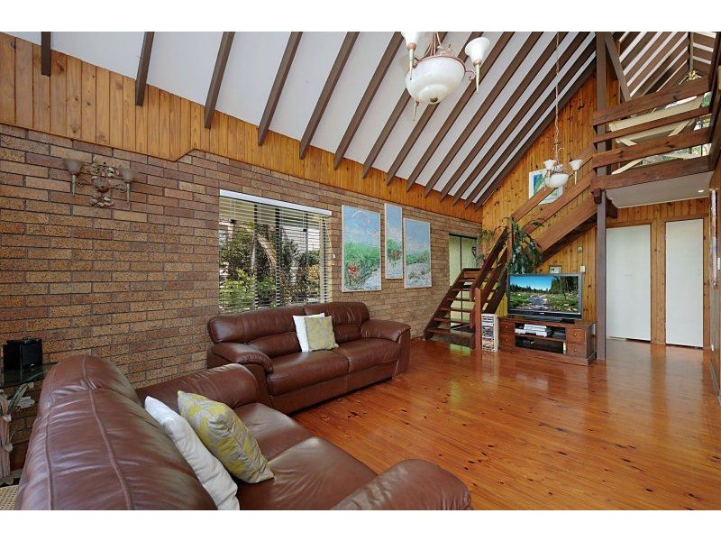 17 Warrawee Av, Ashmore QLD 4214