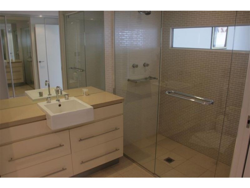 89 Surf Parade, Broadbeach QLD 4218