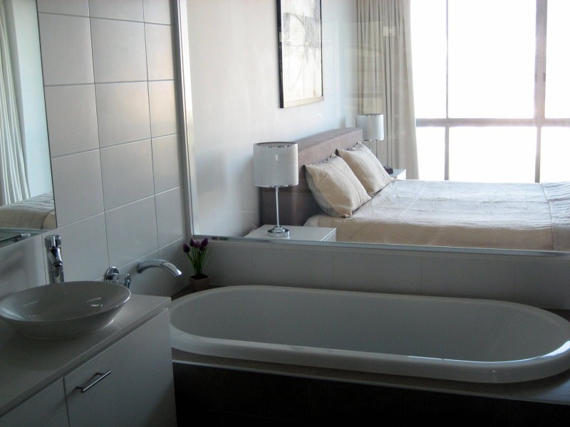 33 T E Peters Drive, Broadbeach Waters QLD 4218