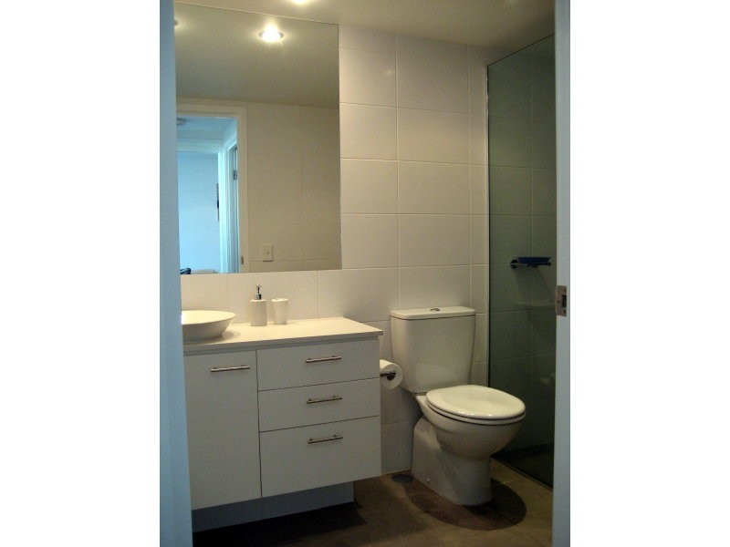 33 T E Peters Drive, Broadbeach Waters QLD 4218