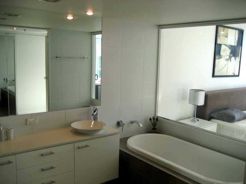 33 T E Peters Drive, Broadbeach Waters QLD 4218