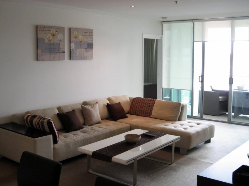 33 T E Peters Drive, Broadbeach Waters QLD 4218