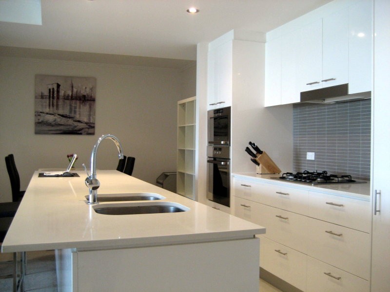 33 T E Peters Drive, Broadbeach Waters QLD 4218