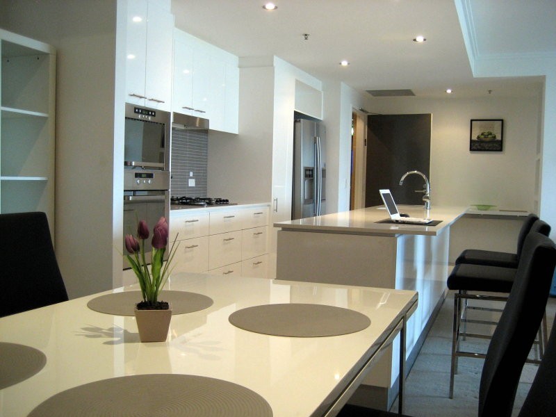 33 T E Peters Drive, Broadbeach Waters QLD 4218