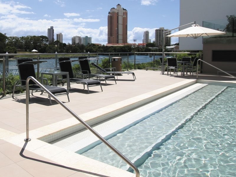 33 T E Peters Drive, Broadbeach Waters QLD 4218