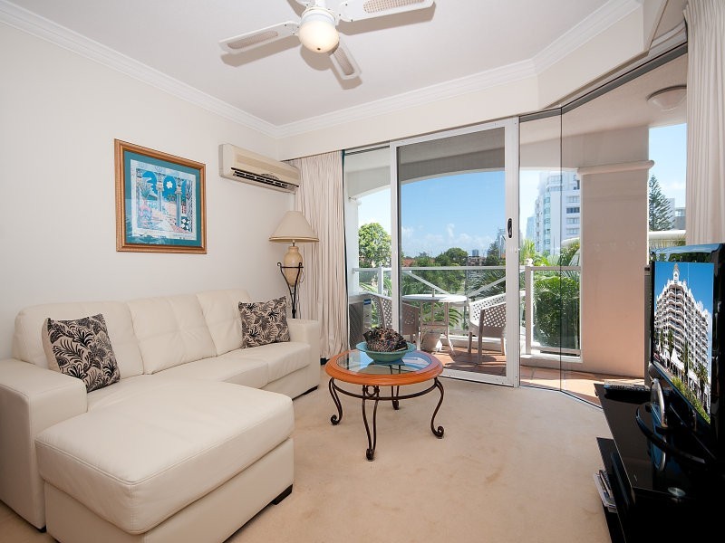 24 Queensland Ave, Broadbeach QLD 4218