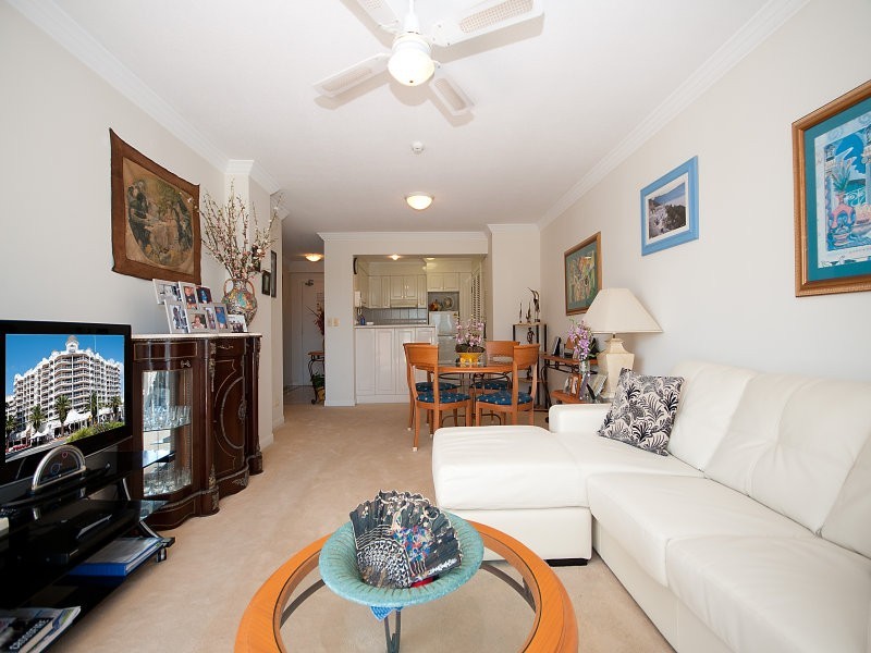 24 Queensland Ave, Broadbeach QLD 4218