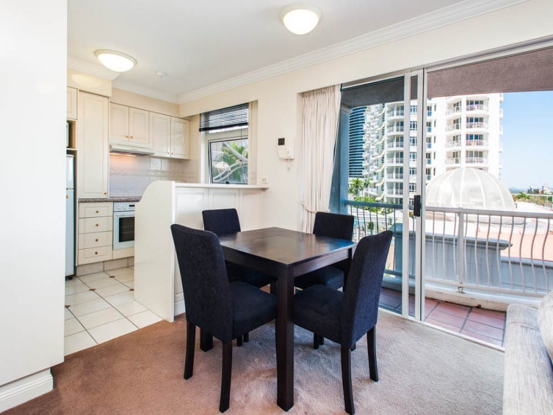 24 Queensland Ave, Broadbeach QLD 4218