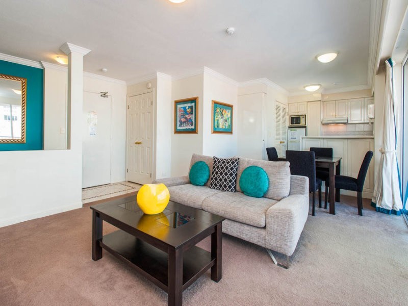 24 Queensland Ave, Broadbeach QLD 4218