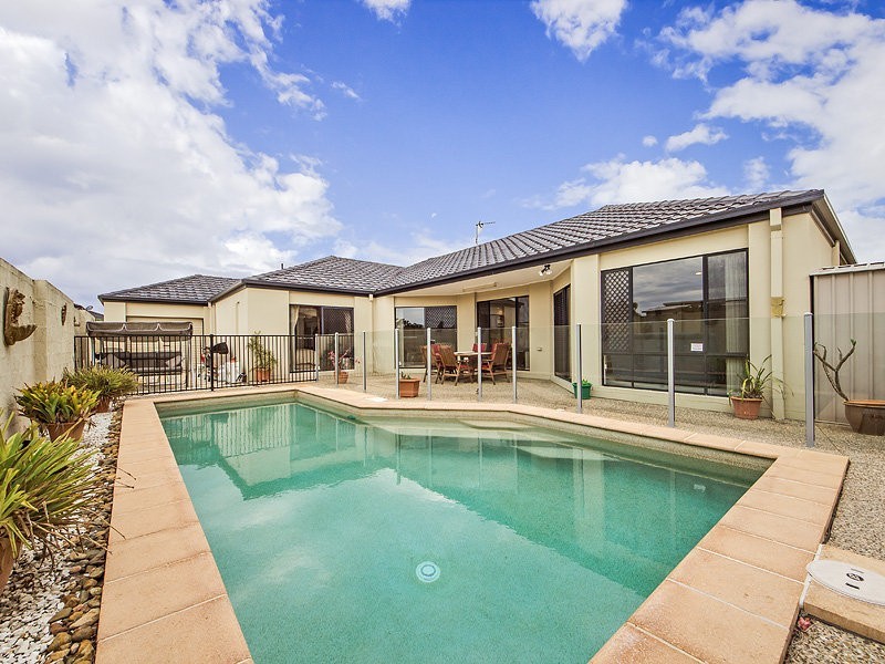 19 Rebholz Dr, Benowa Waters QLD 4217