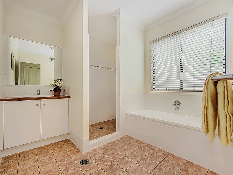 19 Rebholz Dr, Benowa Waters QLD 4217