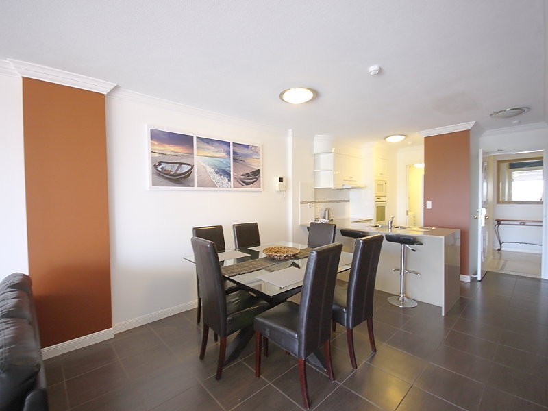 24 Queensland Ave, Broadbeach QLD 4218