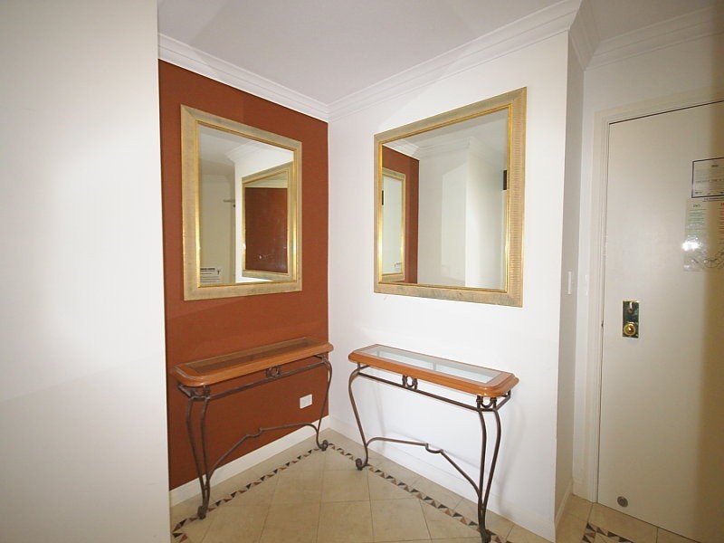 24 Queensland Ave, Broadbeach QLD 4218