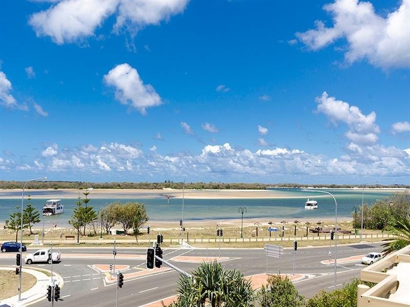 392 Marine Pde, Labrador QLD 4215