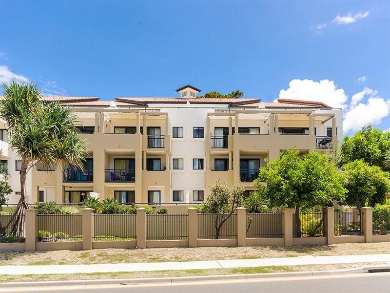 392 Marine Pde, Labrador QLD 4215