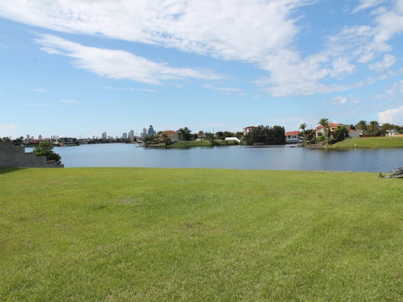 43 Istana View, Clear Island Waters QLD 4226