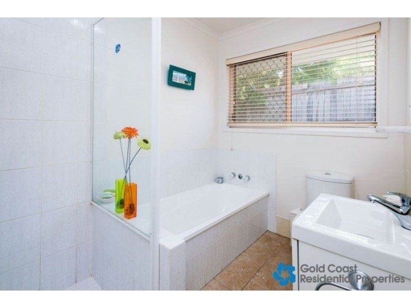 4 Peter Sellers Ct, Parkwood QLD 4214