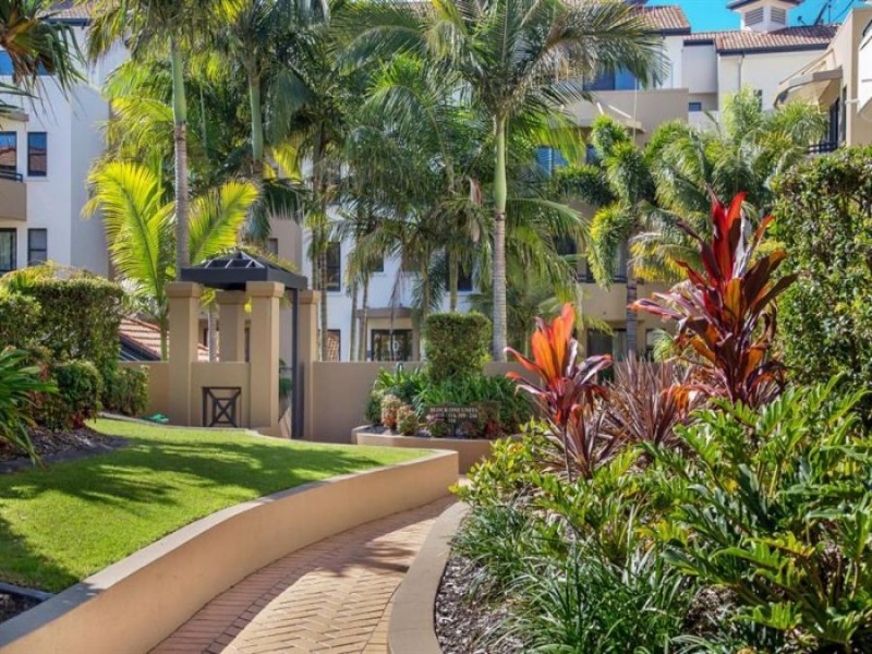392 Marine Pde, Labrador QLD 4215