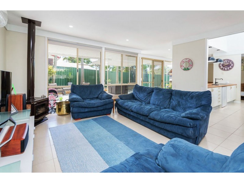 7 Melbourne Rd, Arundel QLD 4214