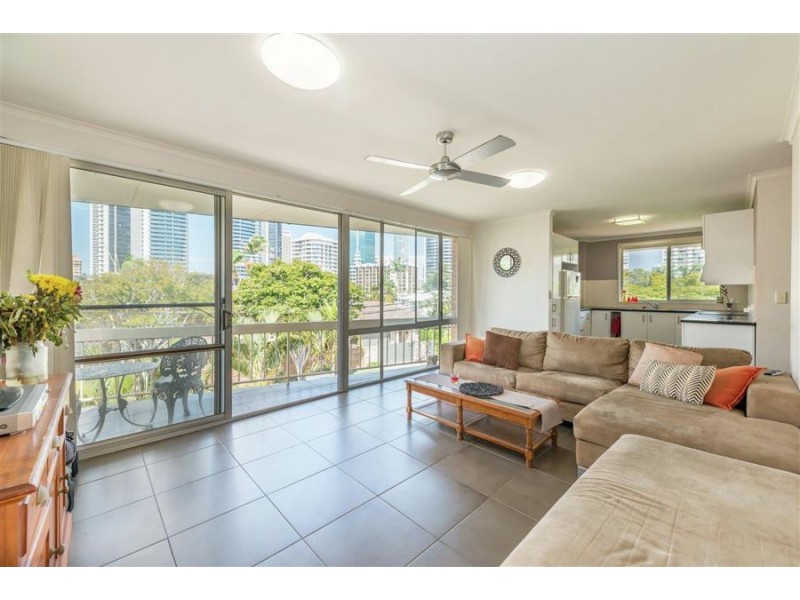 18 Tarcoola Cres, Surfers Paradise QLD 4217