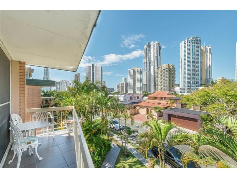 18 Tarcoola Cres, Surfers Paradise QLD 4217