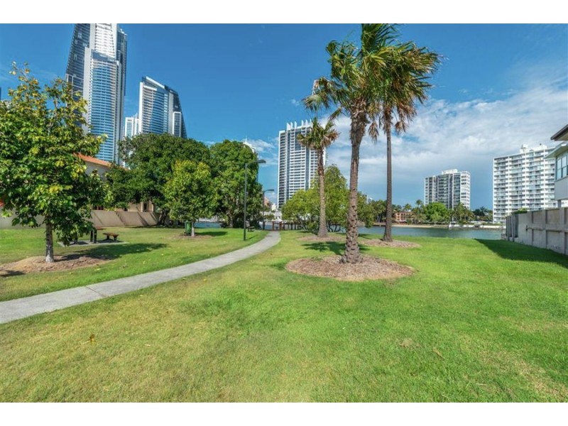 18 Tarcoola Cres, Surfers Paradise QLD 4217