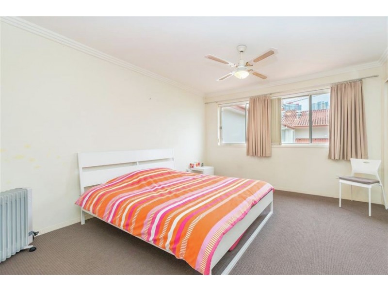 40-42 Meron St, Southport QLD 4215