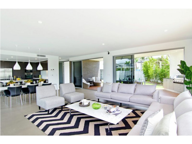 14 Palmetto Ct, Broadbeach Waters QLD 4218