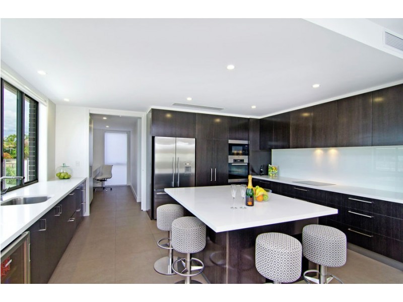 14 Palmetto Ct, Broadbeach Waters QLD 4218